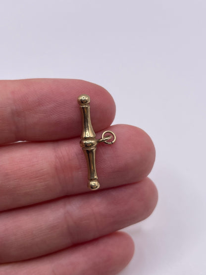 9ct gold t bar pendant