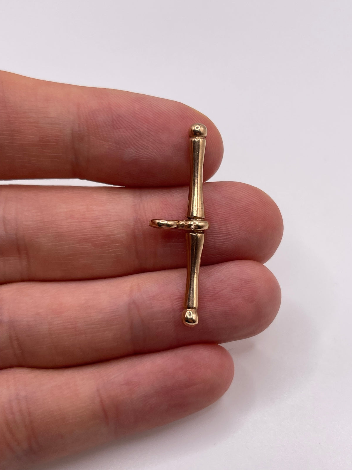 9ct rose gold t bar pendant