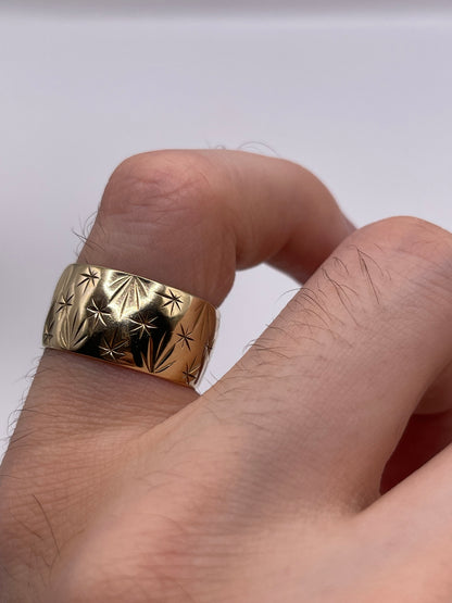9ct gold patterned band