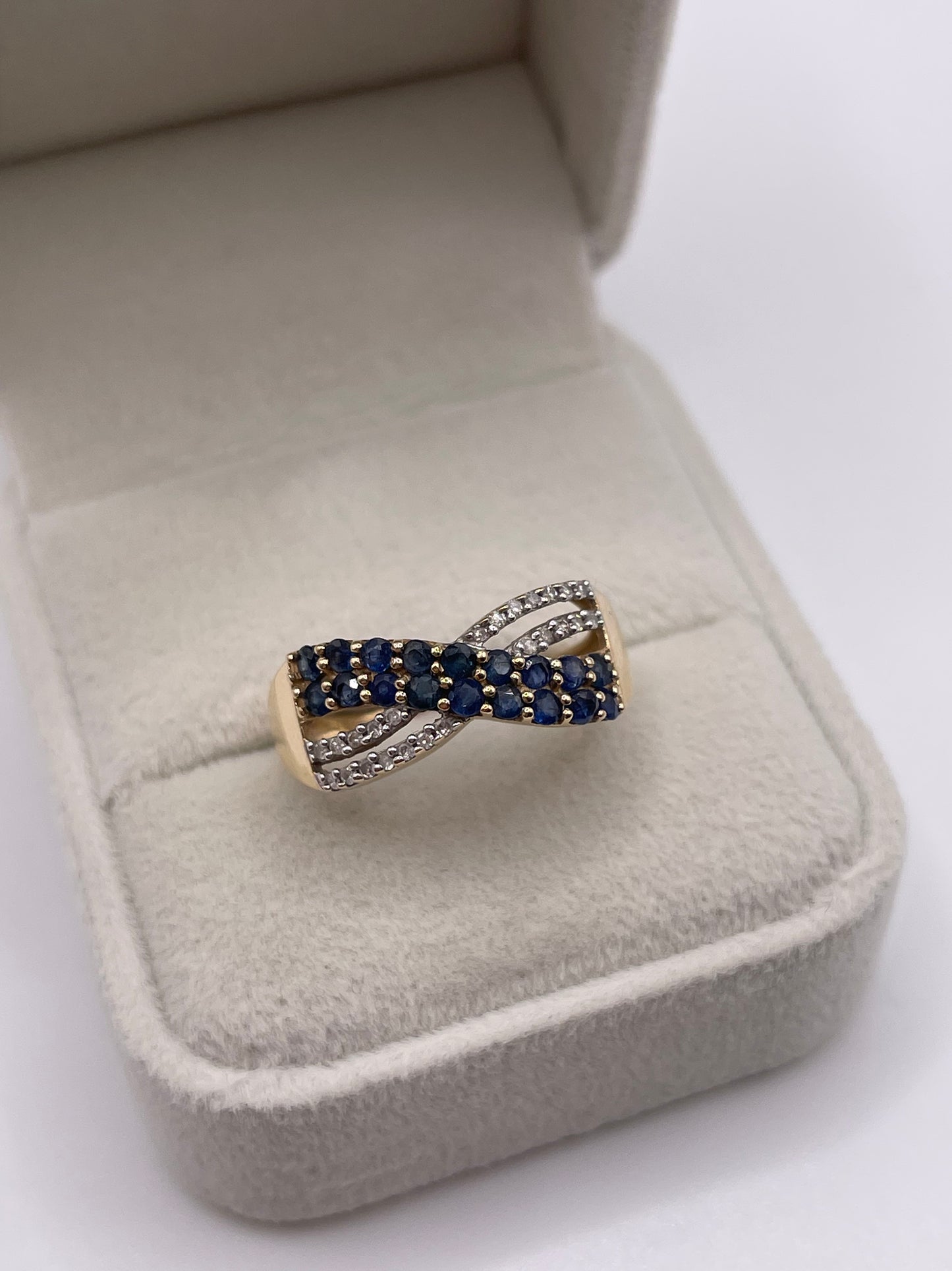 9ct gold sapphire and diamond ring