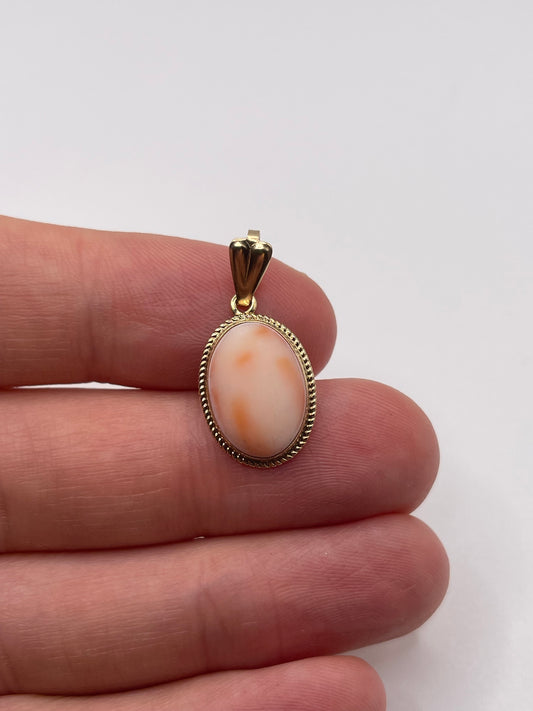 9ct gold coral pendant