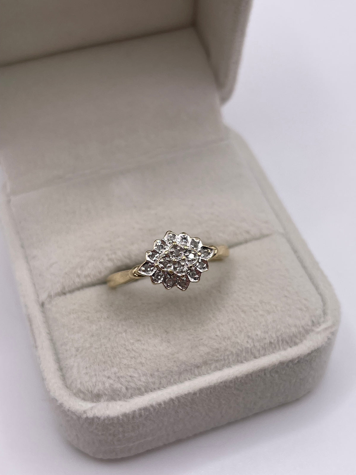 9ct gold diamond cluster ring