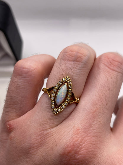 18ct gold opal and diamond ring