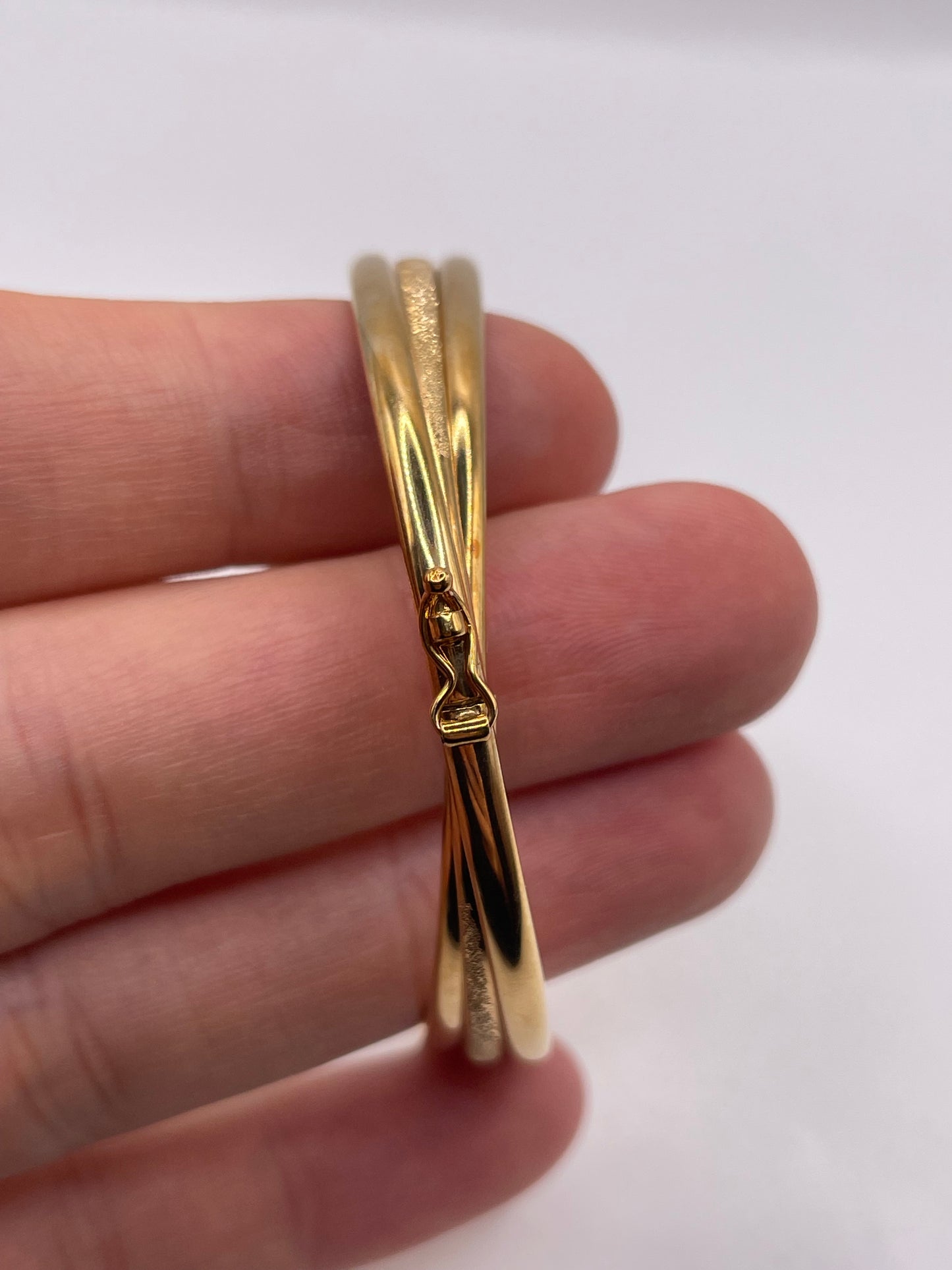 9ct gold bangle