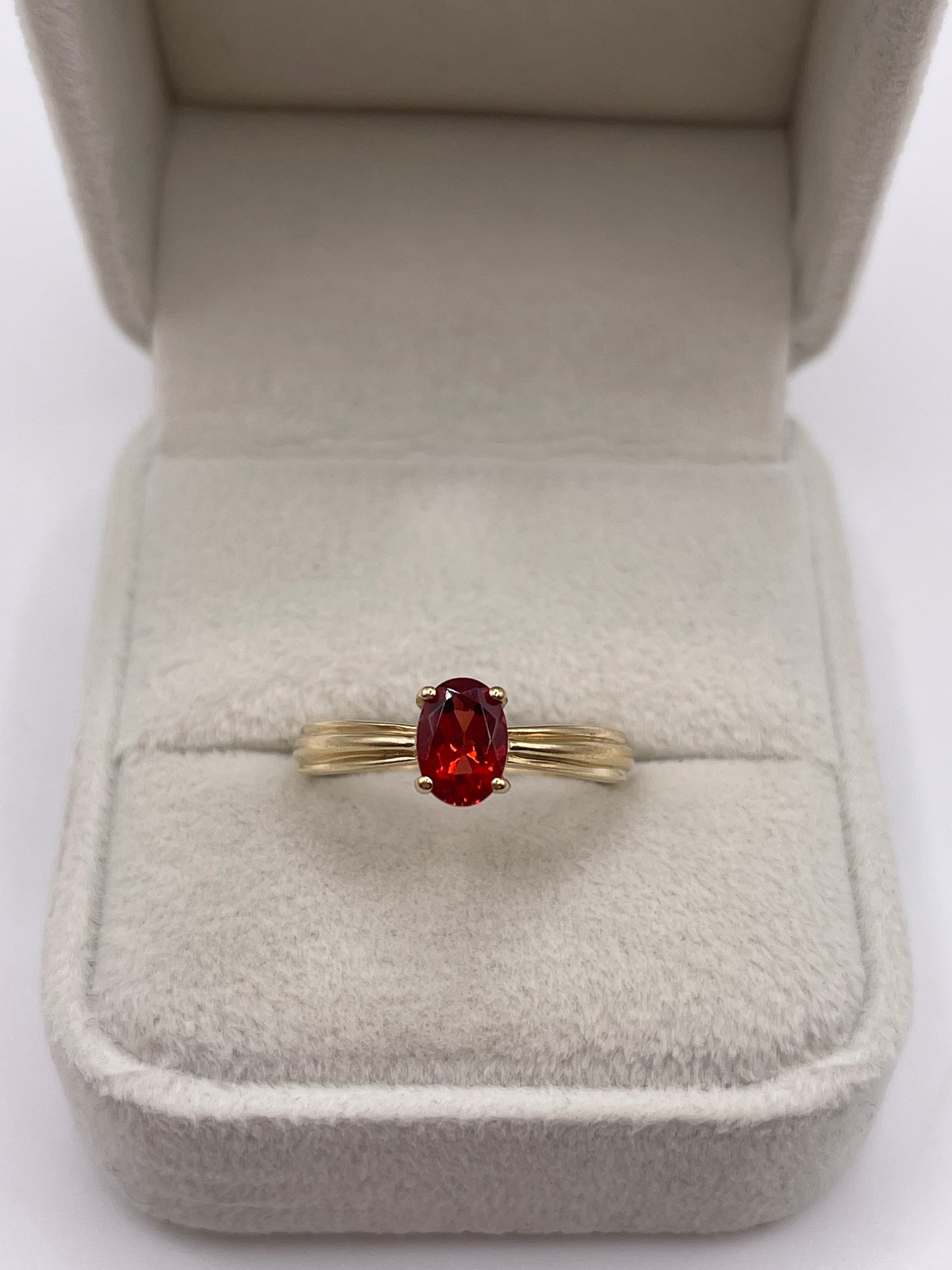 9ct gold quartz ring