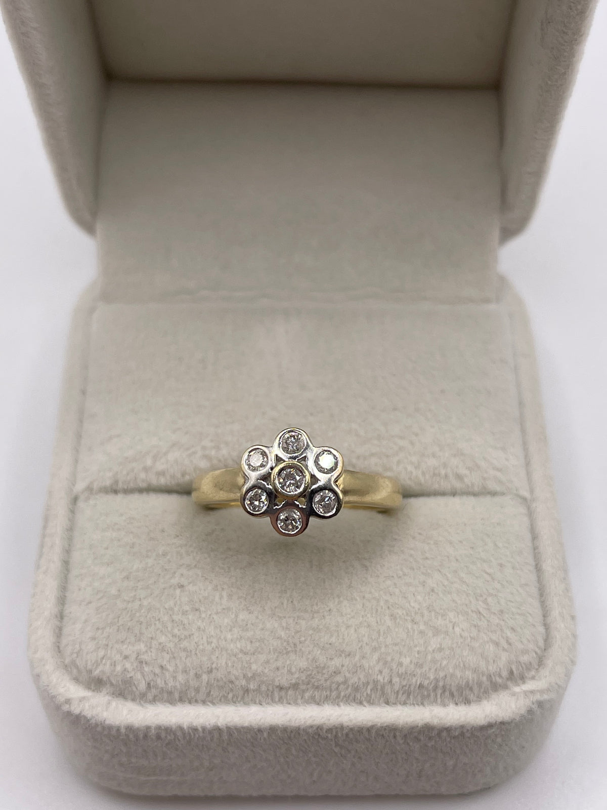 9ct gold diamond cluster ring