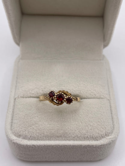 9ct gold garnet ring