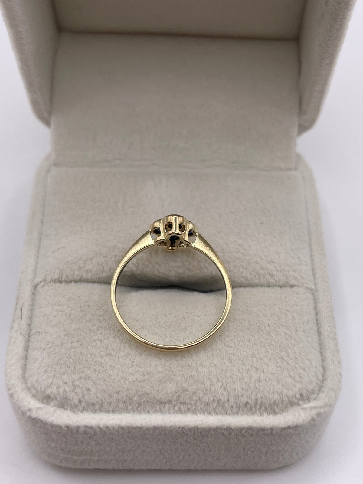 9ct gold sapphire and diamond ring