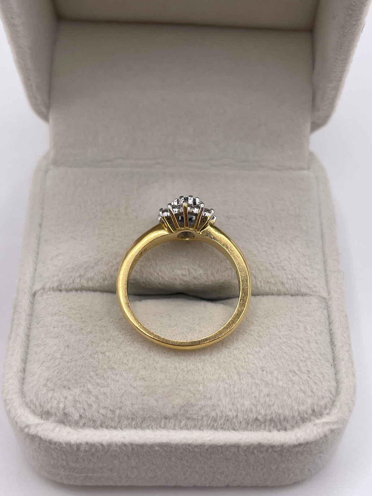 18ct gold sapphire and diamond ring