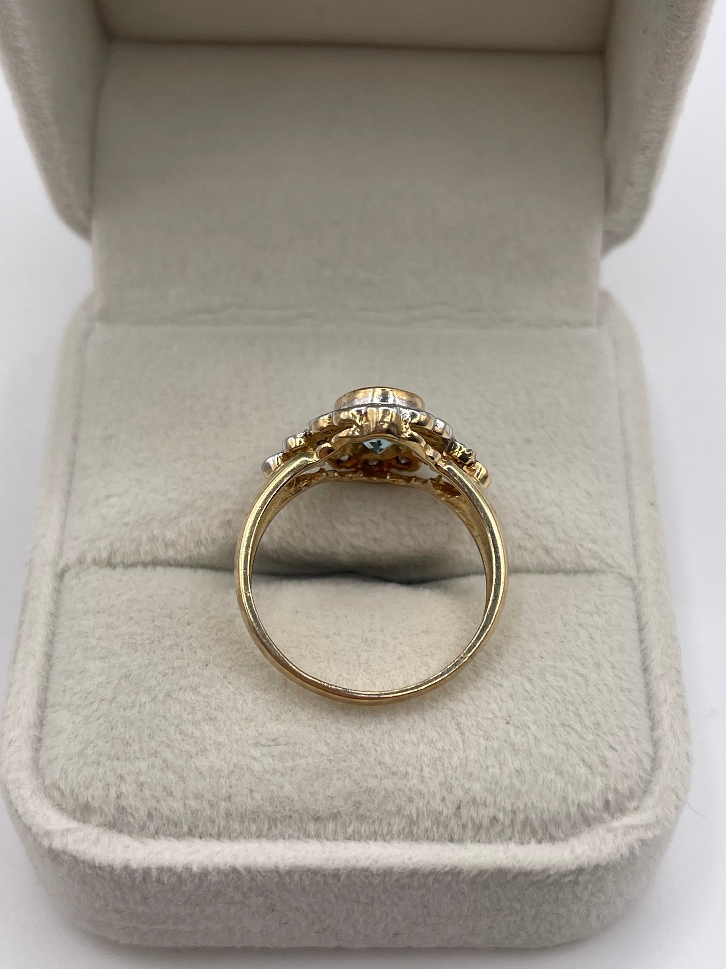 9ct gold aquamarine and diamond ring