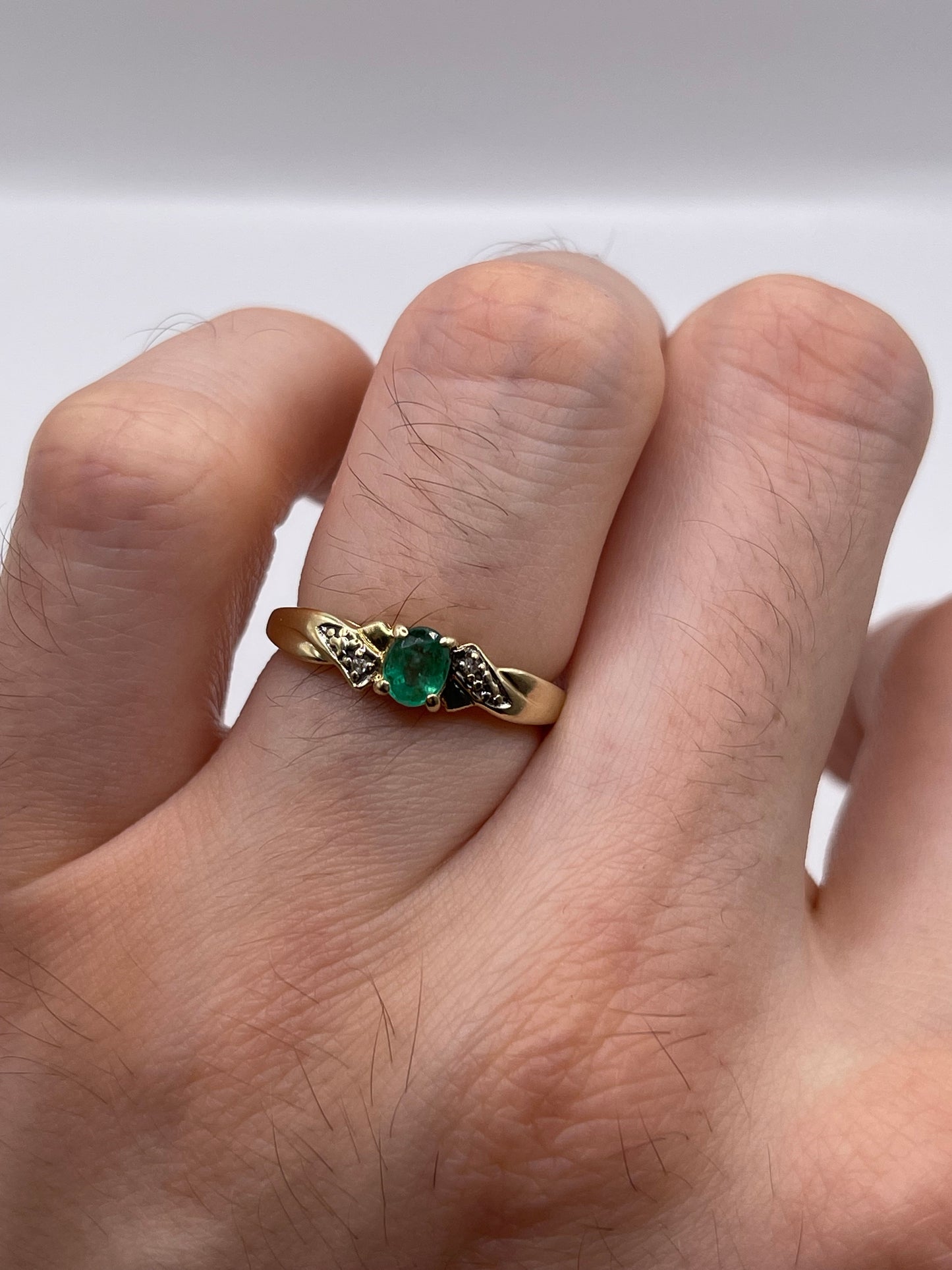 9ct gold emerald and diamond ring
