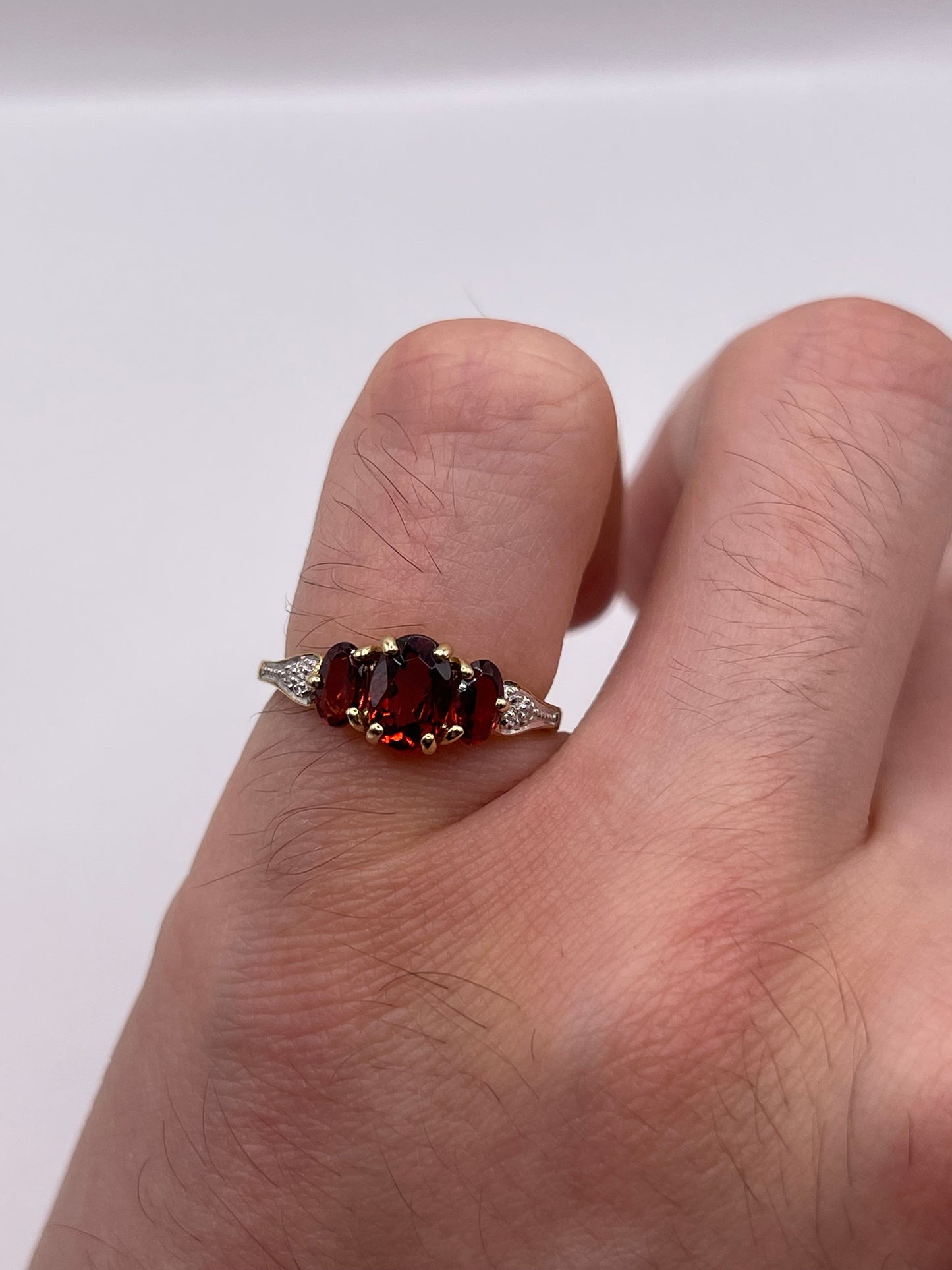 9ct gold garnet and diamond ring