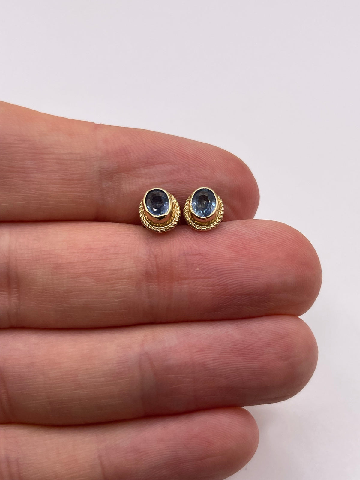 9ct gold sapphire earrings