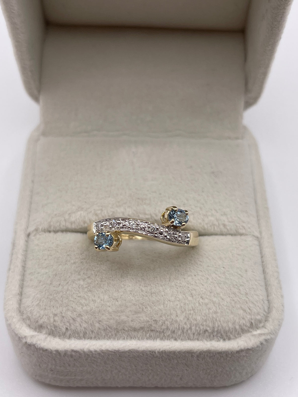 9ct gold topaz and diamond ring