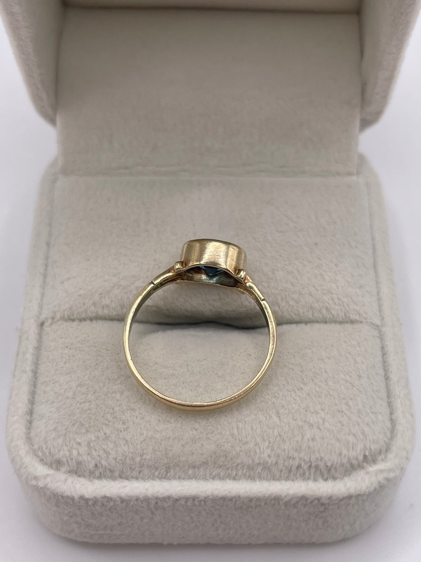 9ct gold blue topaz ring