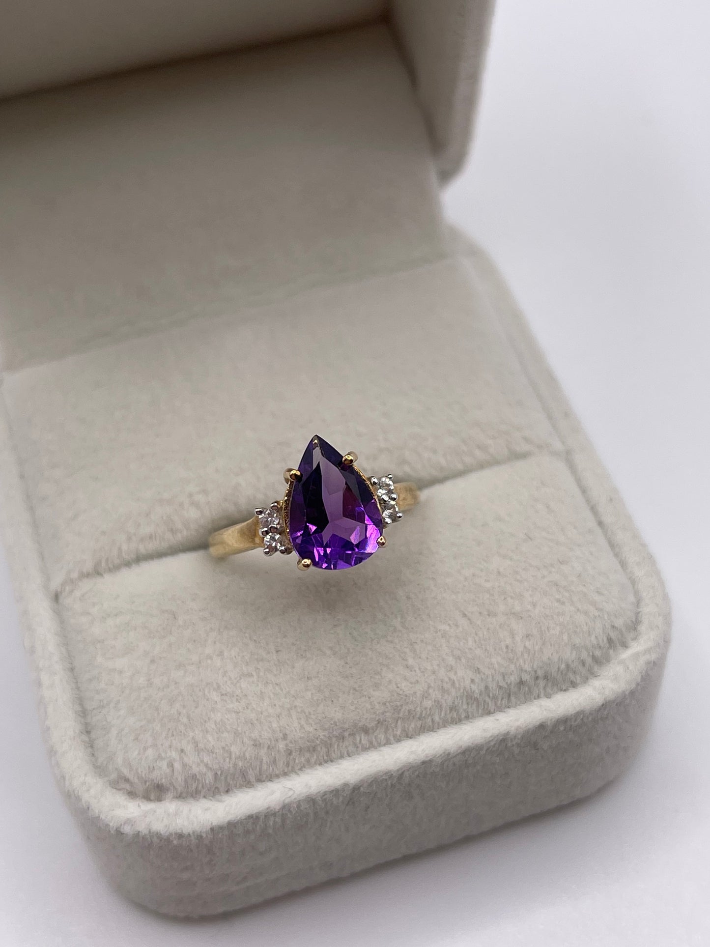 9ct gold amethyst and zircon ring