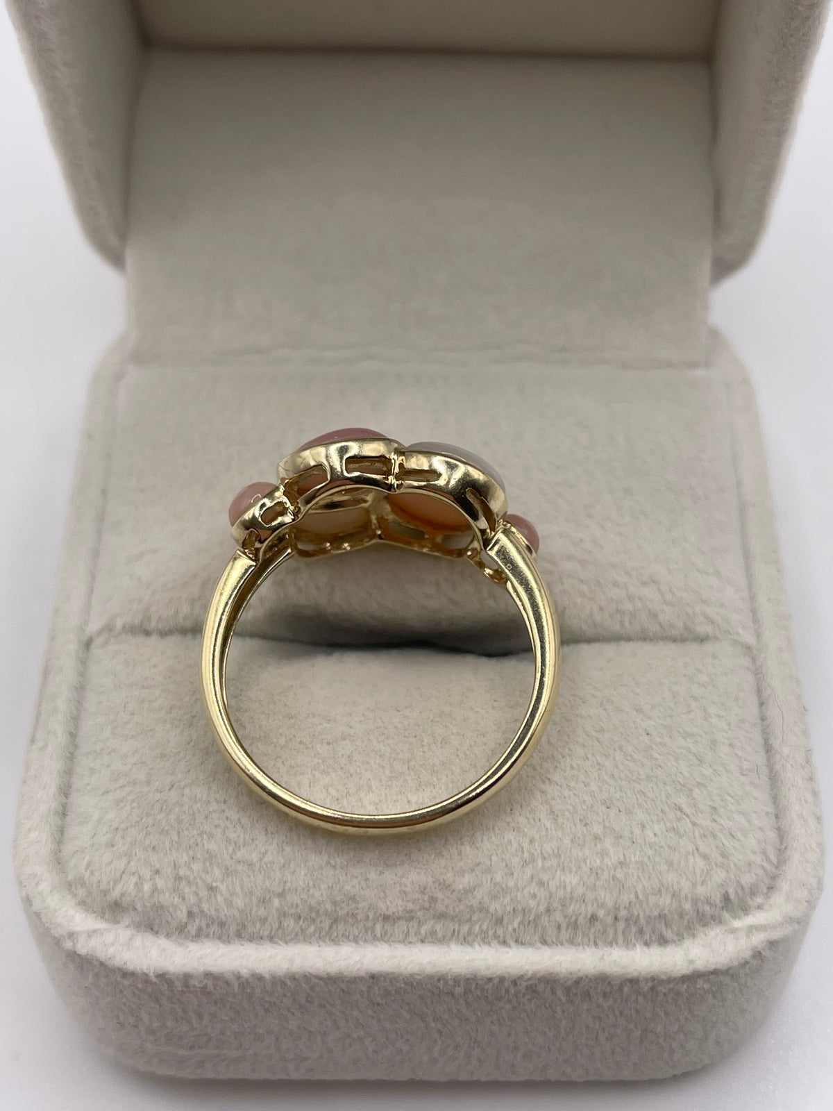 9ct gold mother of pearl ring
