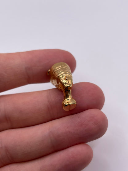 9ct gold nefertiti pendant
