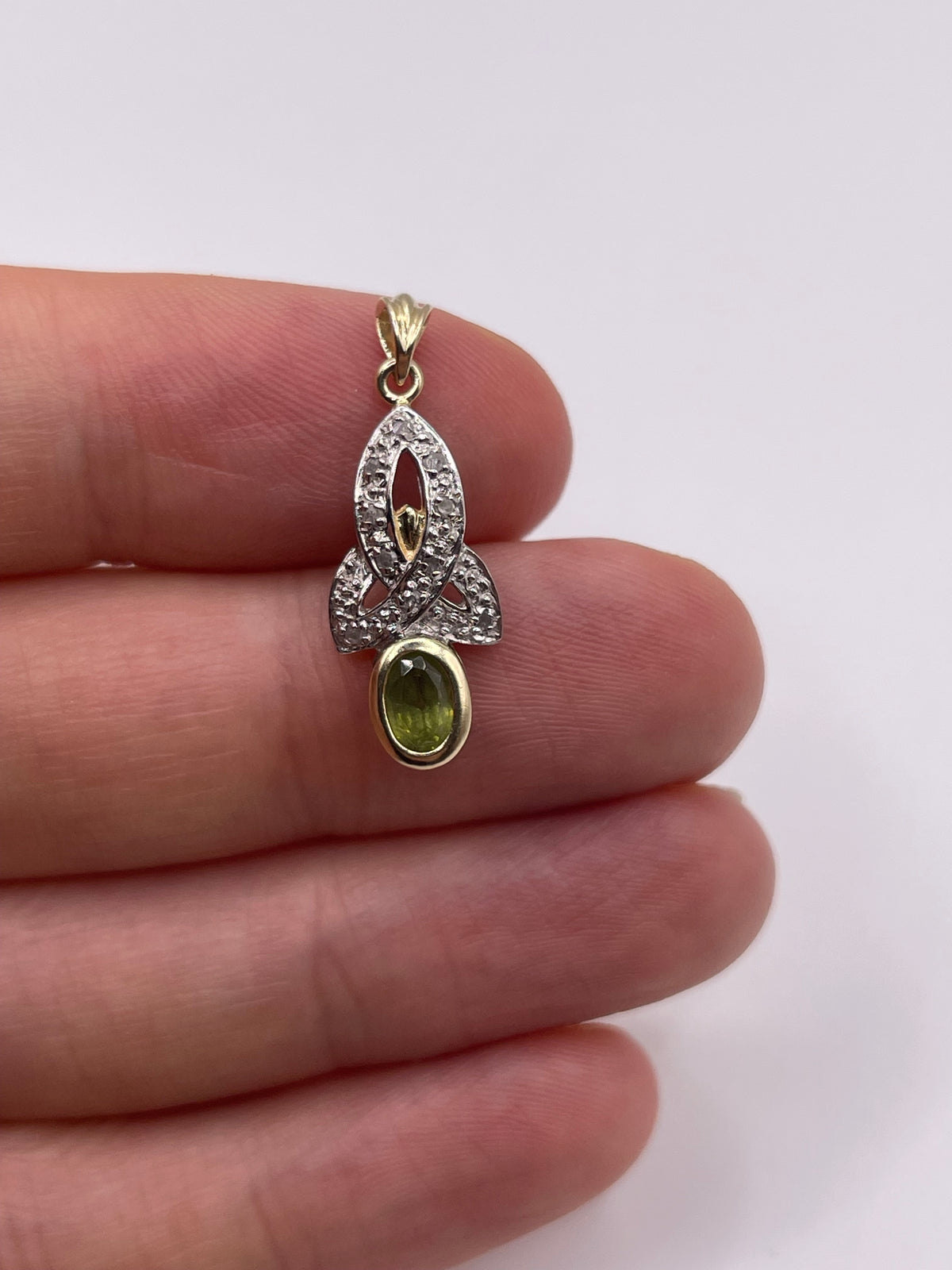 9ct gold quartz and diamond pendant