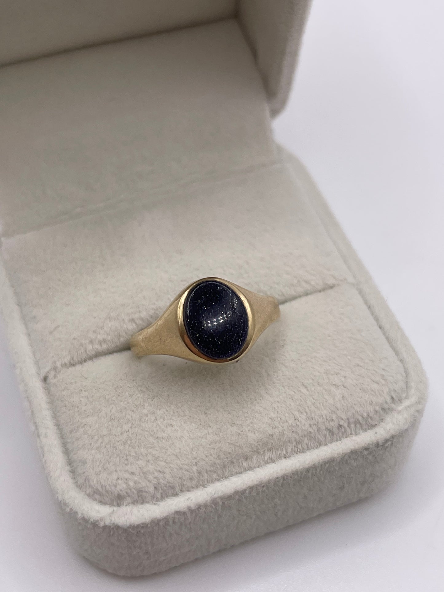 9ct gold sandstone signet ring