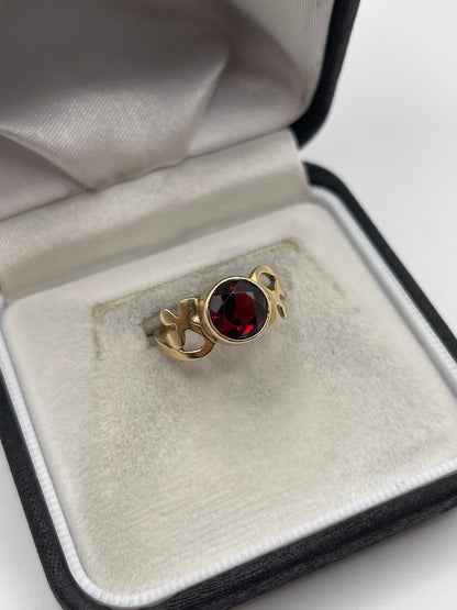 9ct gold garnet ring