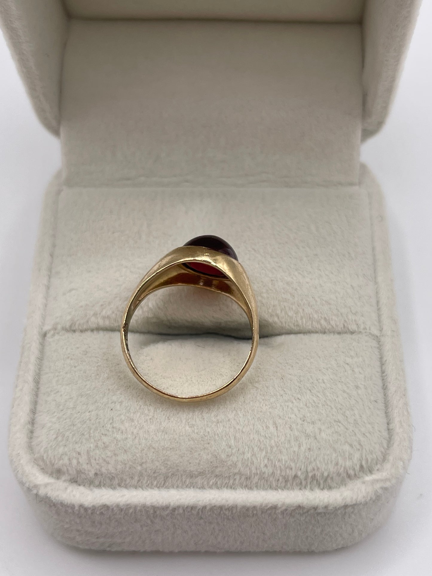 9ct gold cabochon paste ring