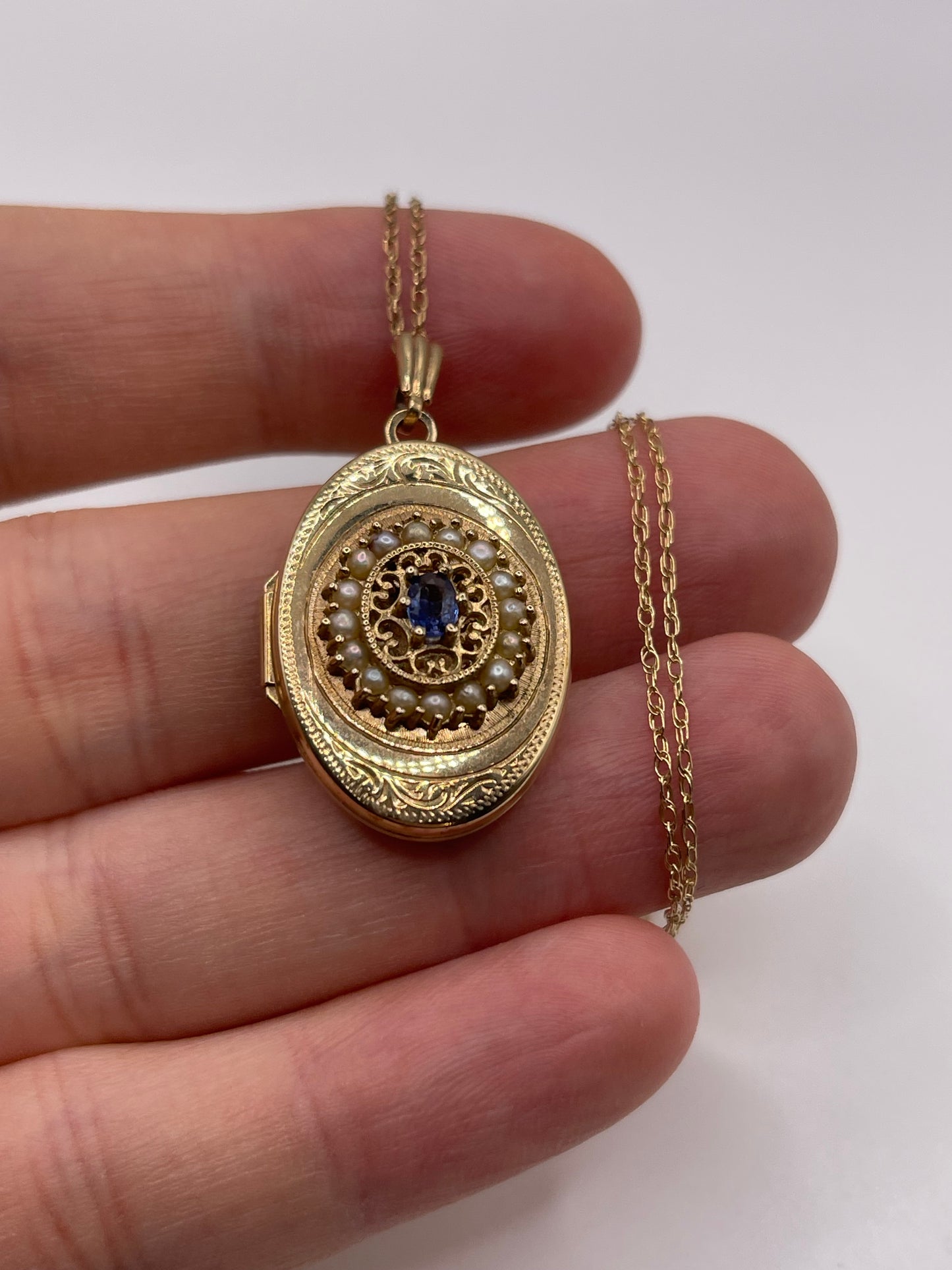9ct gold sapphire and pearl locket necklace