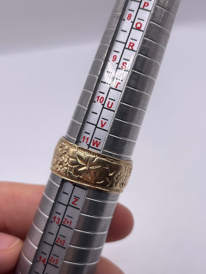 Heavy 9ct gold engraved buckle ring