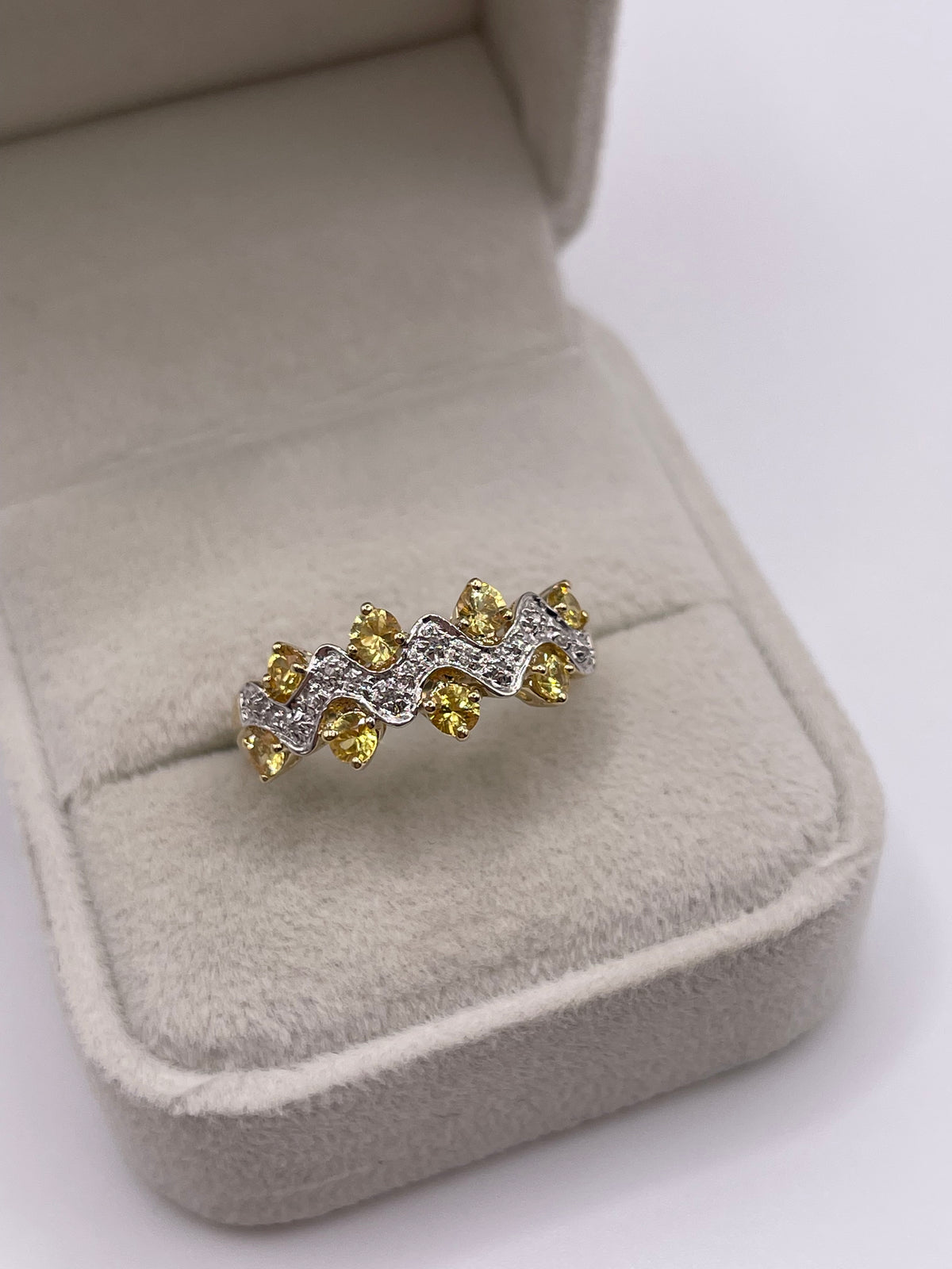 9ct gold lemon quartz and diamond ring