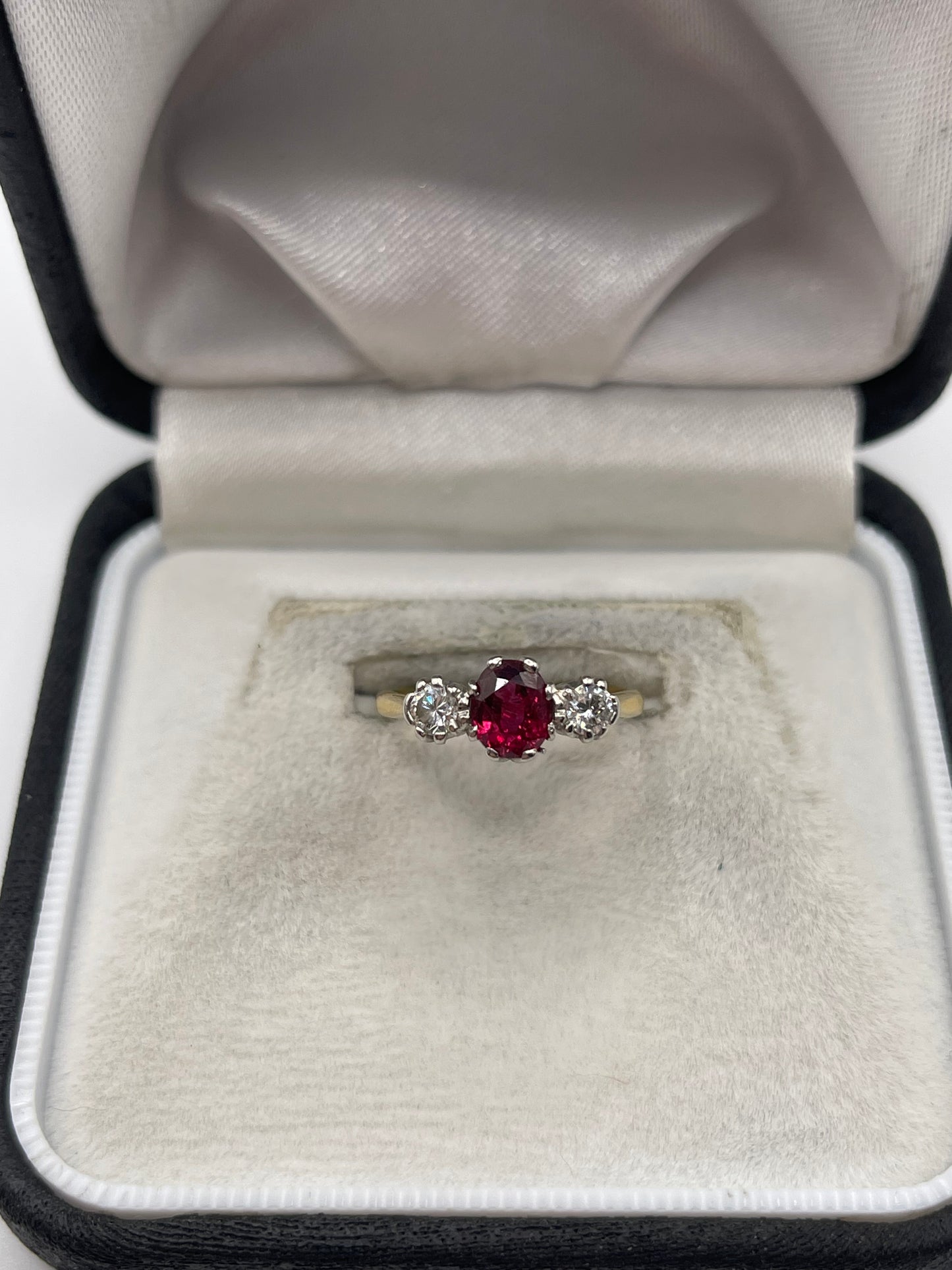 18ct gold ruby and diamond ring
