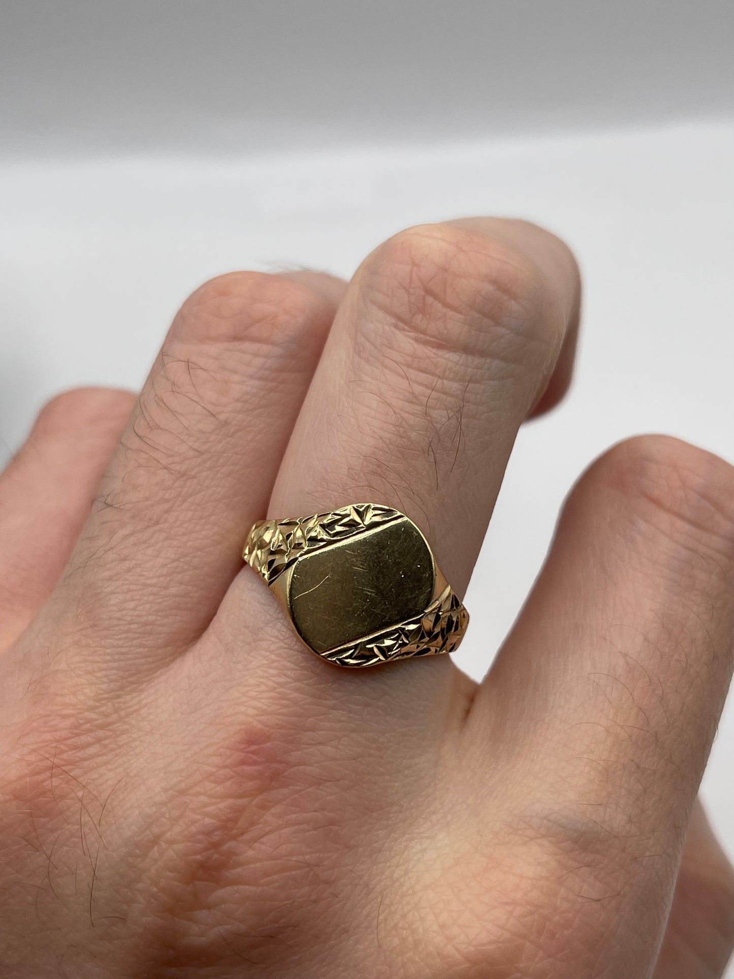 Heavy 9ct gold signet ring