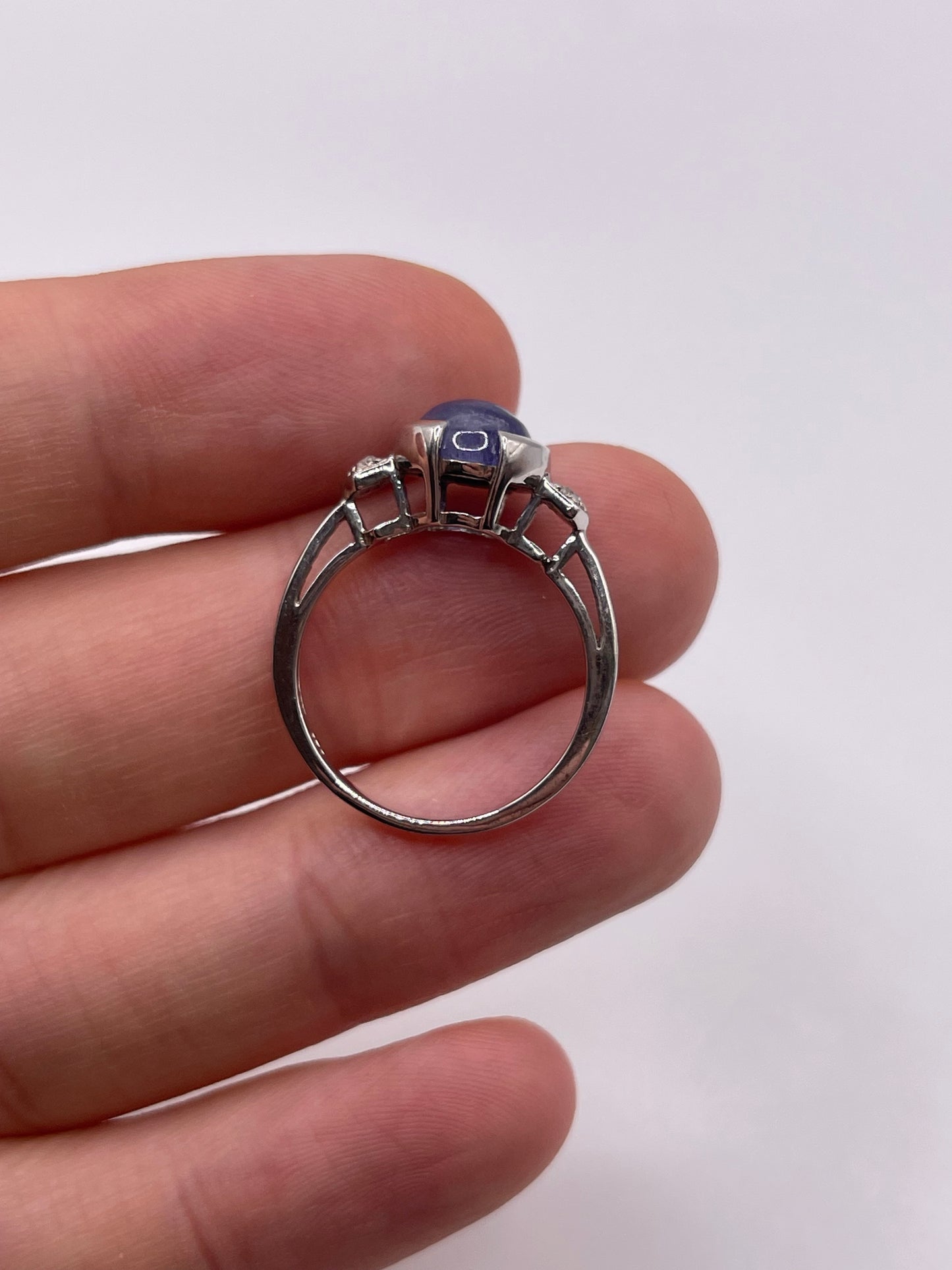 Silver cabochon tanzanite ring