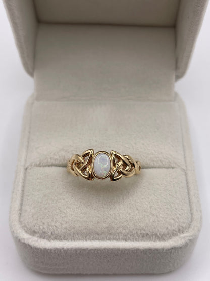 9ct gold opal ring