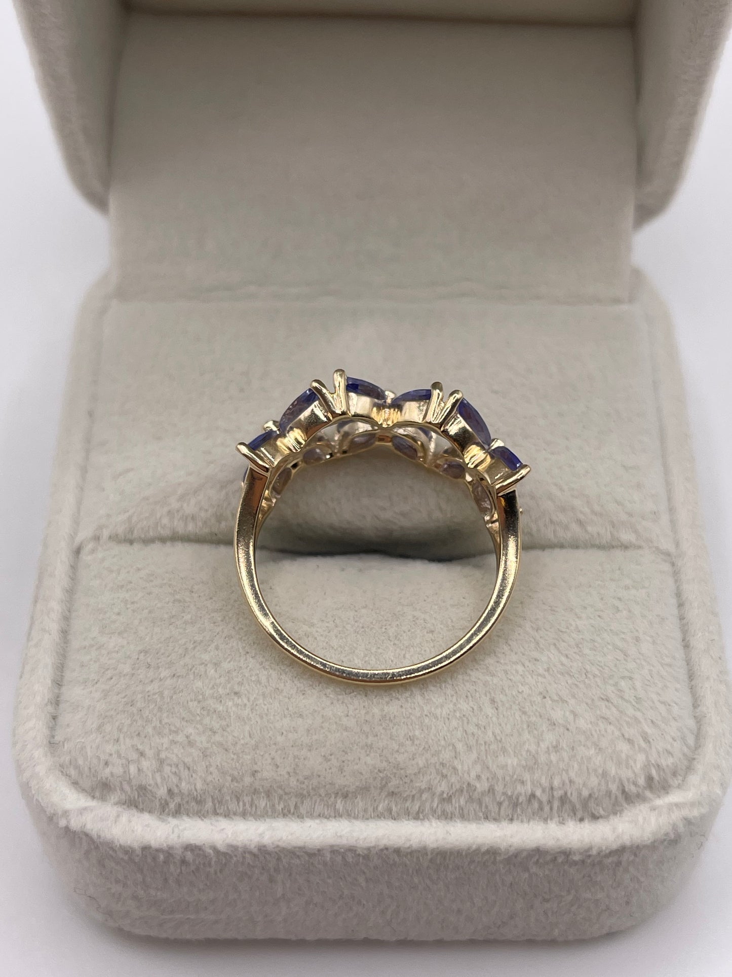 9ct gold tanzanite ring