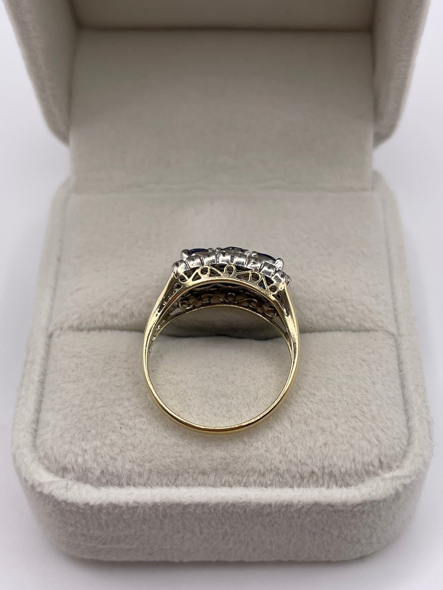 18ct gold sapphire and diamond ring