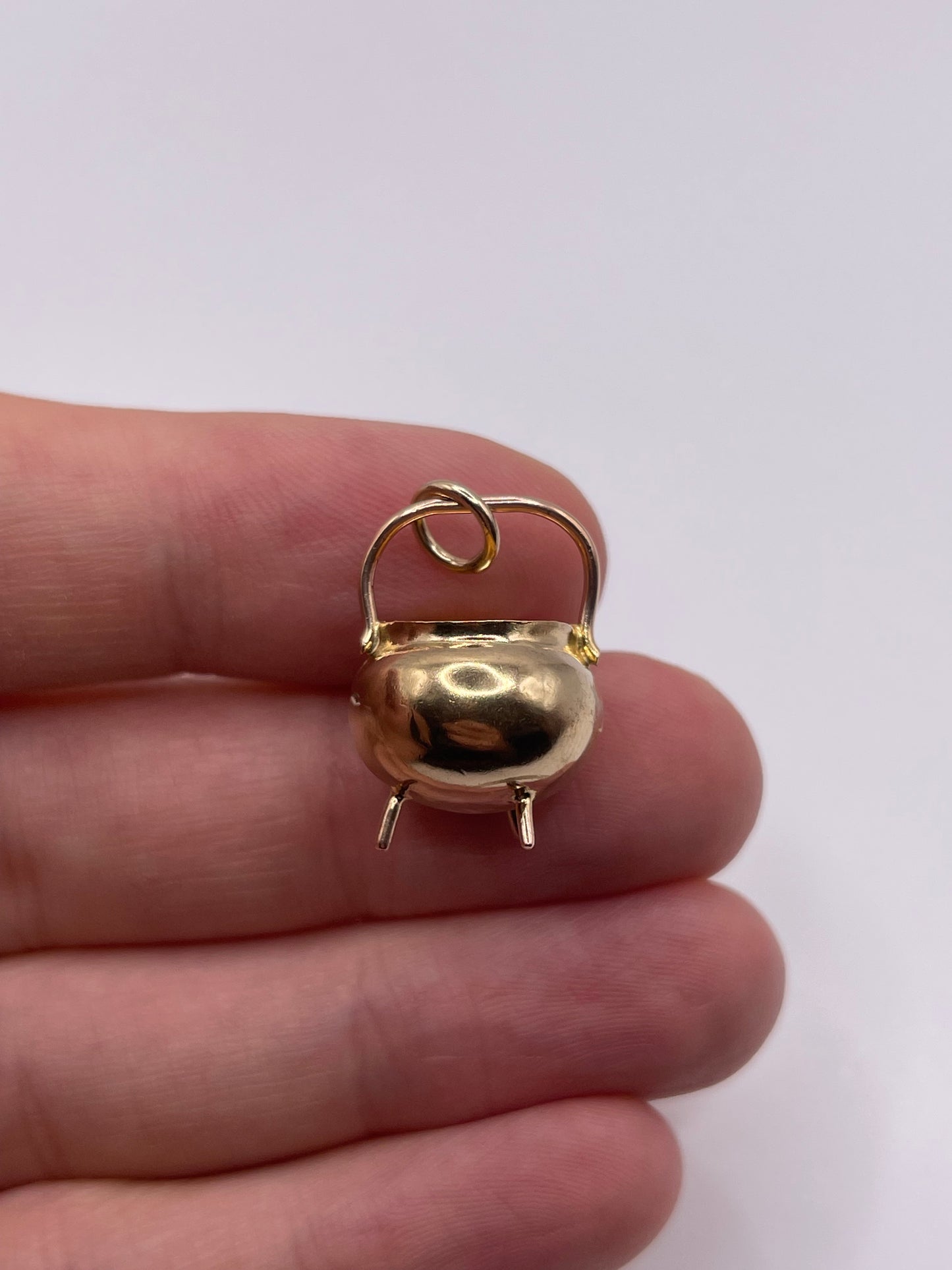 9ct gold cauldron charm