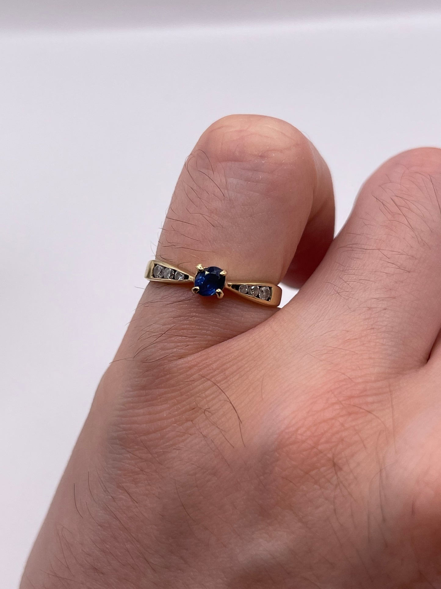 9ct gold sapphire and diamond ring