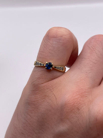 9ct gold sapphire and diamond ring