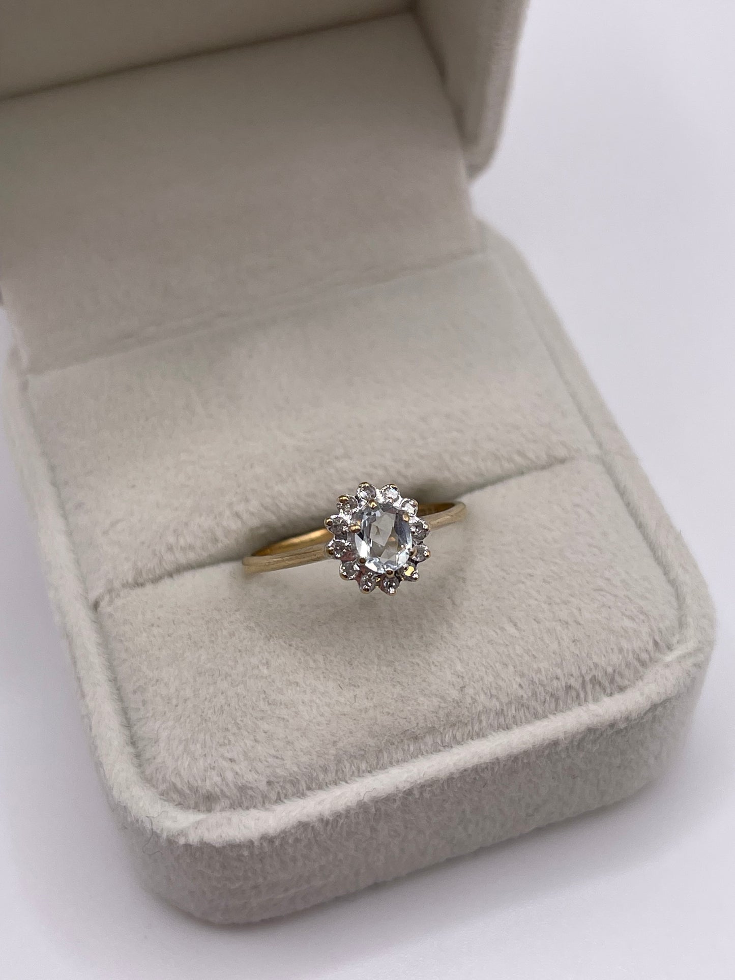 9ct gold aquamarine and diamond ring