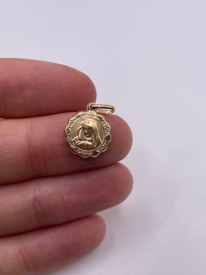 9ct gold st Mary pendant