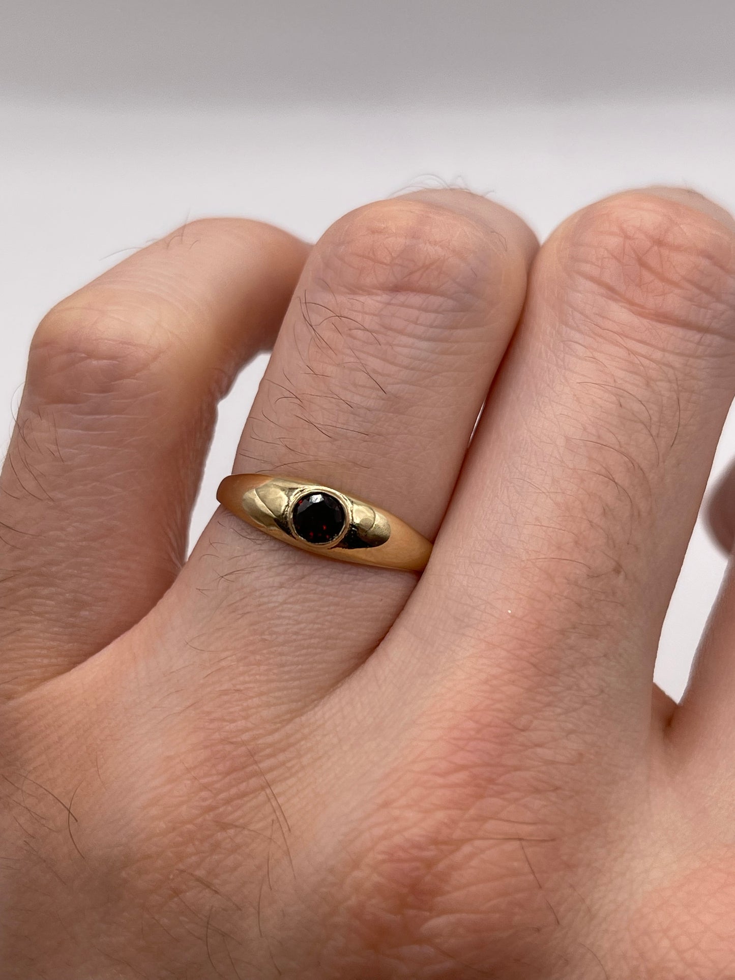 9ct gold garnet gypsy ring