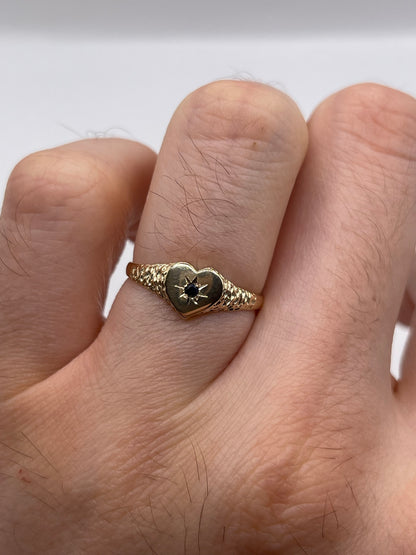 9ct gold sapphire heart ring