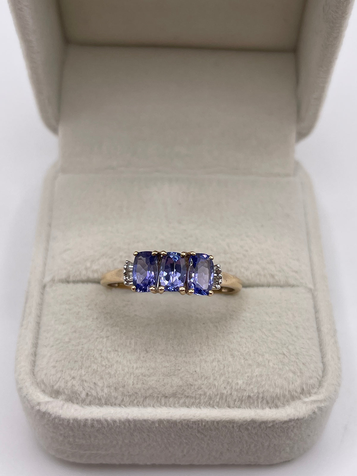 9ct gold tanzanite and diamond ring