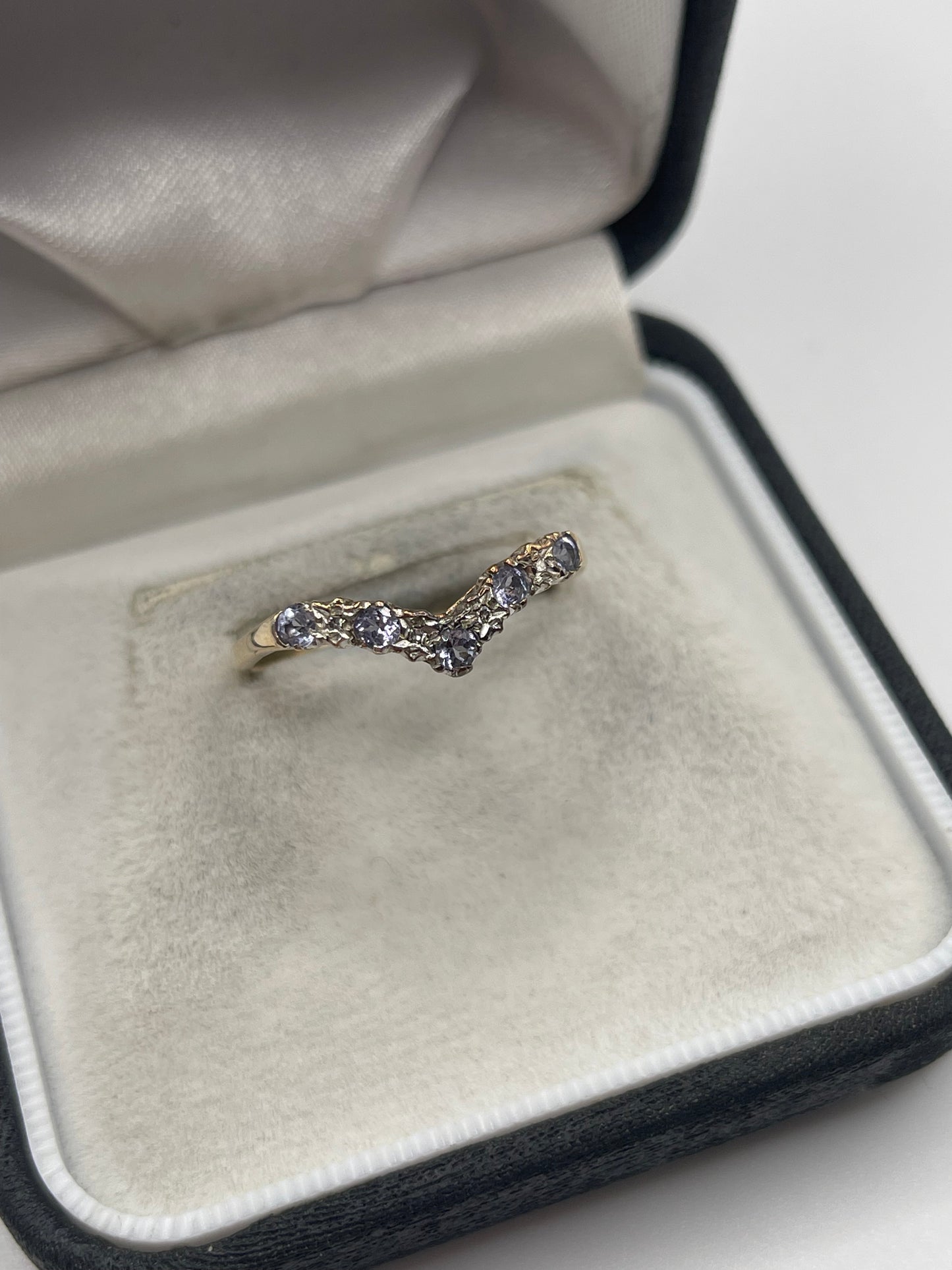 9ct gold tanzanite and diamond ring