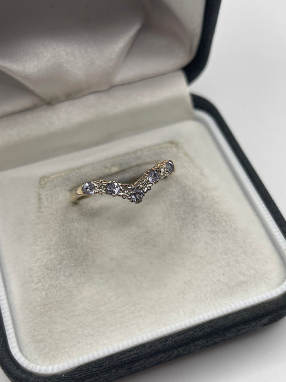 9ct gold tanzanite and diamond ring