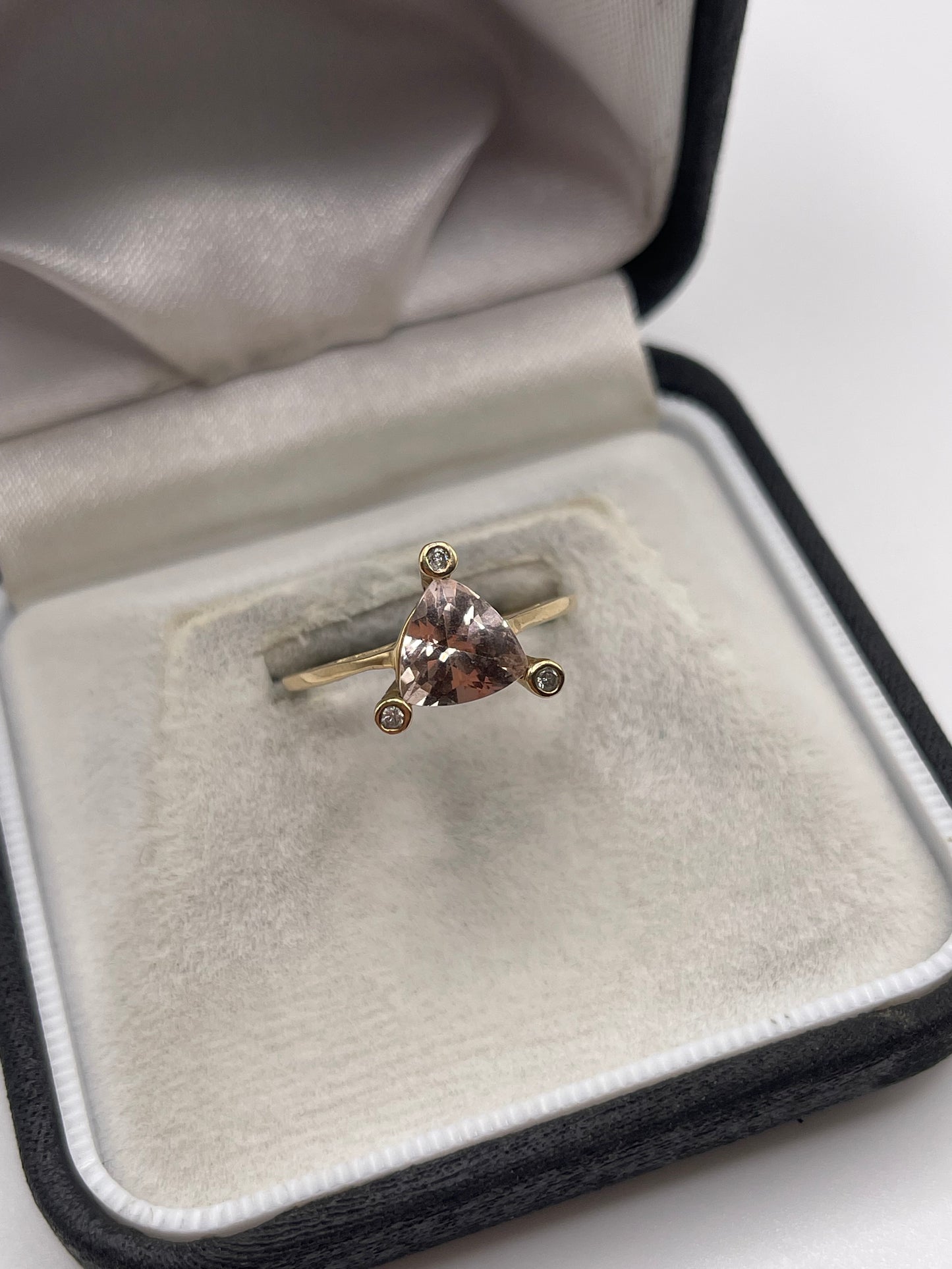 9ct gold morganite and diamond ring