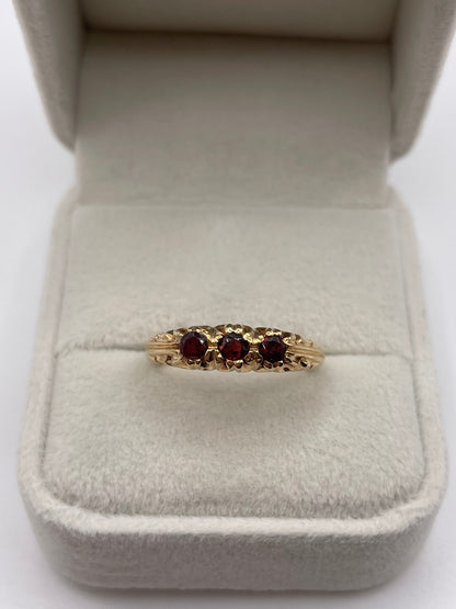 9ct gold garnet ring