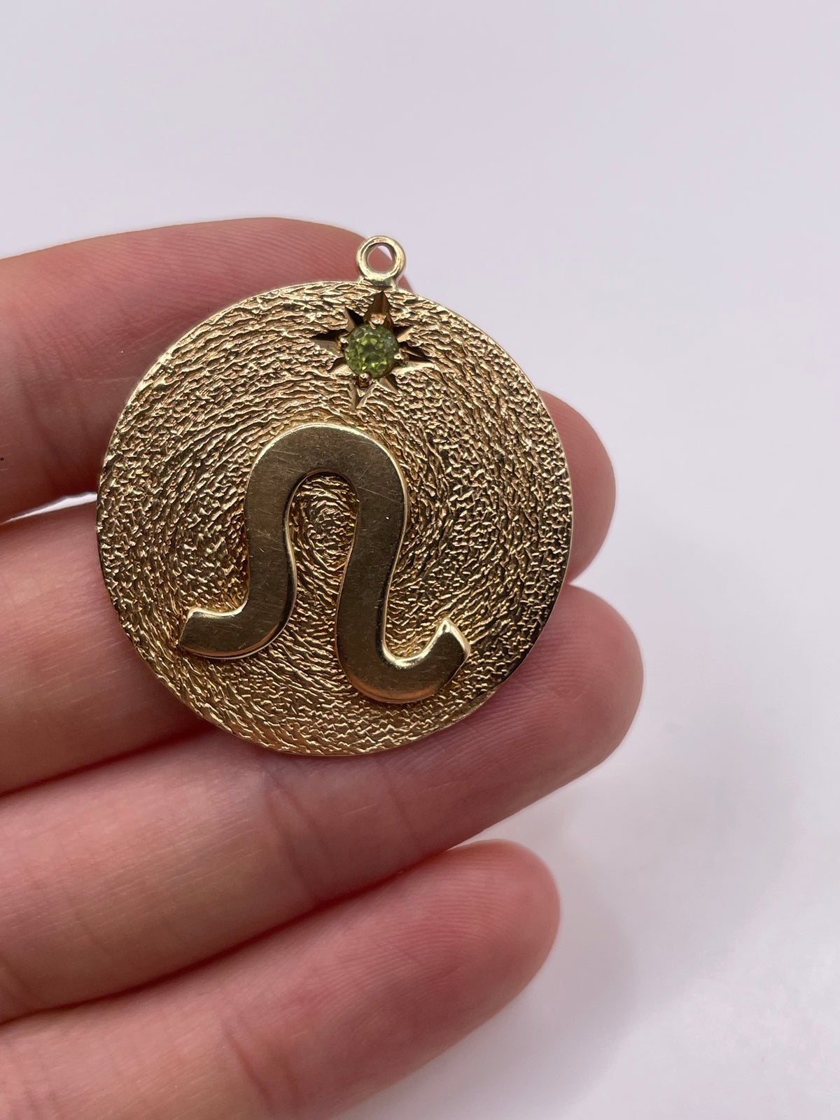Heavy 9ct gold peridot Leo pendant