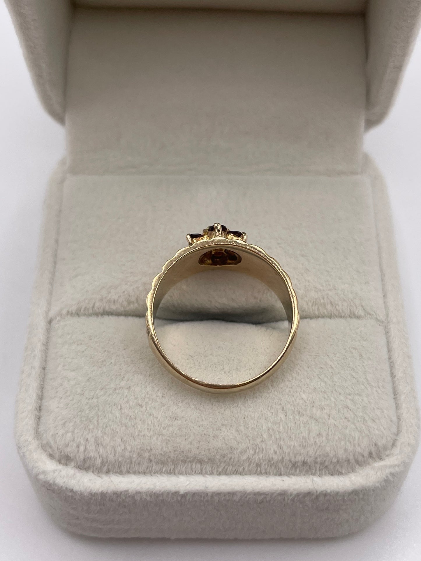 9ct gold garnet cluster ring