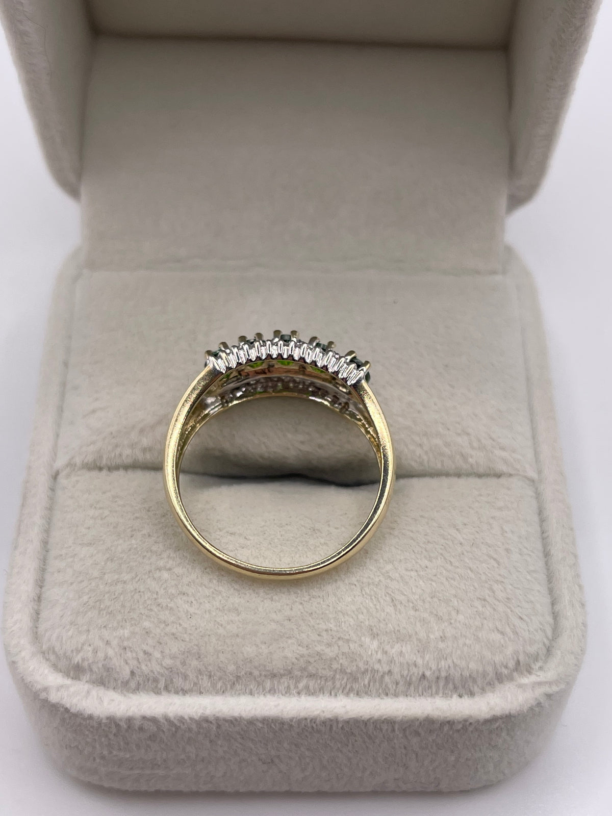 9ct gold diopside and diamond ring